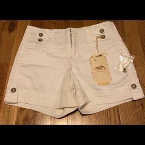 NWT One5One High-Waisted White Shorts